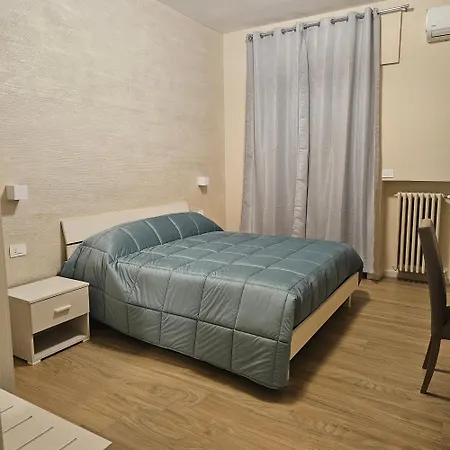 Il Centro فندق مبيت وإفطار تشيرينيولا